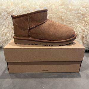 Brand new,Never worn: Ugg Ultra mini -kids size 5 (fits women 7) color Chestnut